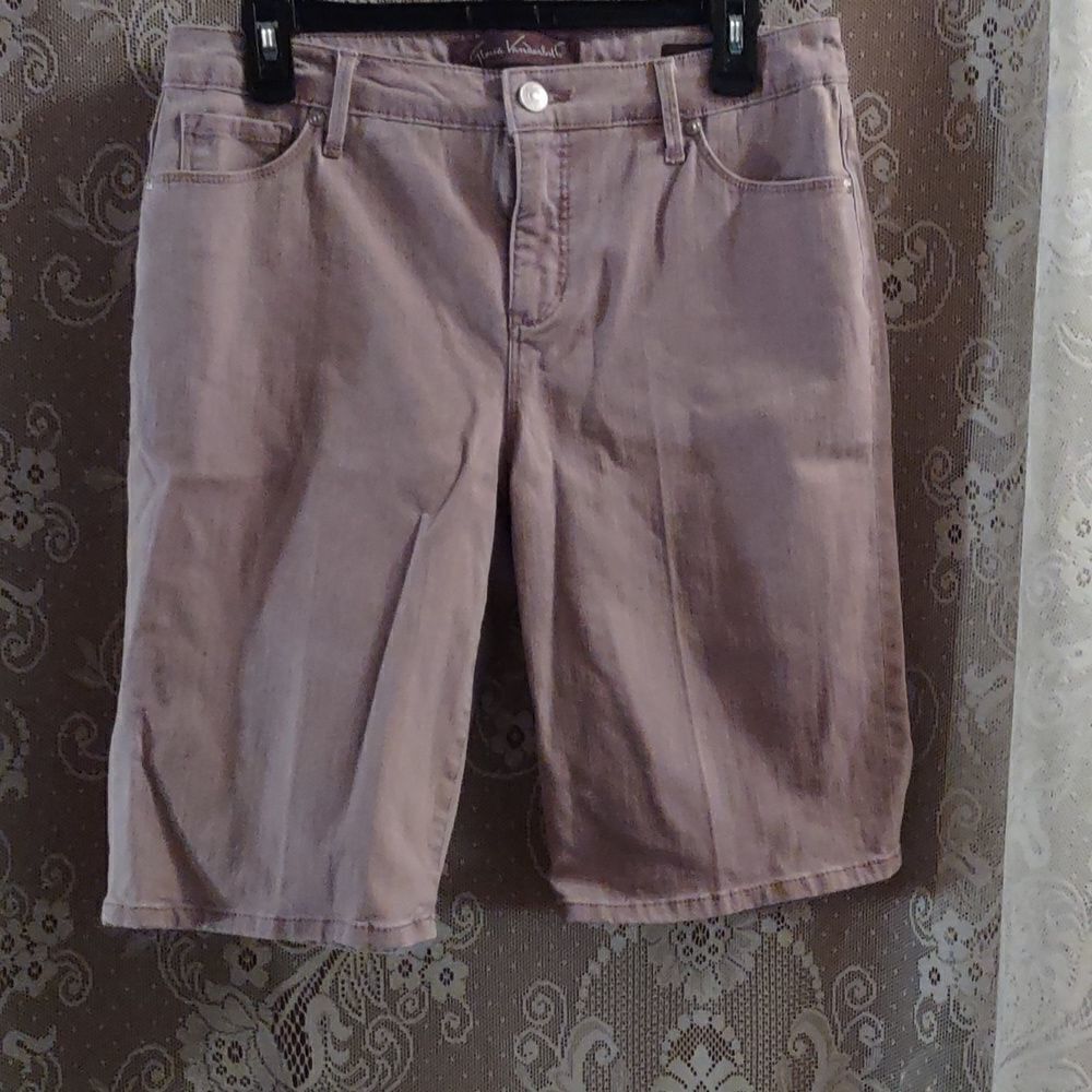 Gloria Vanderbilt Women's size 6 mauve pink denim Bermuda shorts 10 1/2 inseam‎